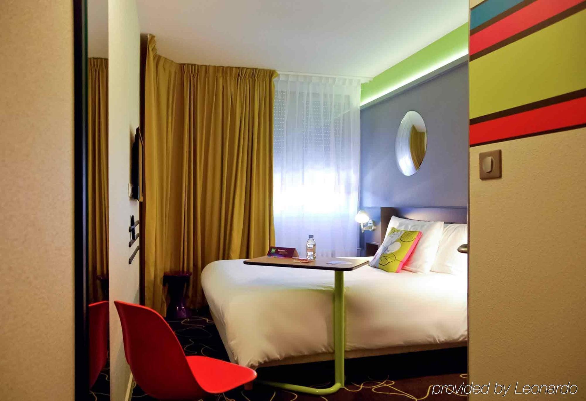 Ibis Styles Roanne Centre Gare Hotel Room photo